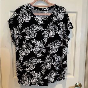 # Crown & Ivy 3X tropical print Tee